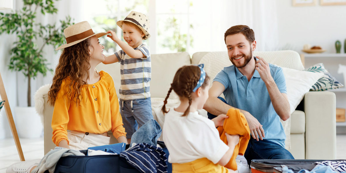 Photo-de-famille Famille qui prépare son départ en vacance